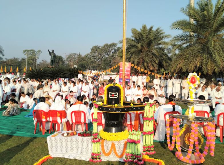 Celebration of 84thShiva Jayanti and hoisting of ‘Trimurty Shiv Jhanda’ inthe Raj BhavanCircle